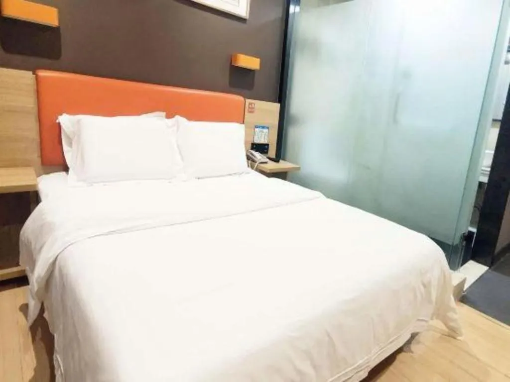 Bed in 7 Days Premium Qingdao Keji Street Taishan Road Metro Station