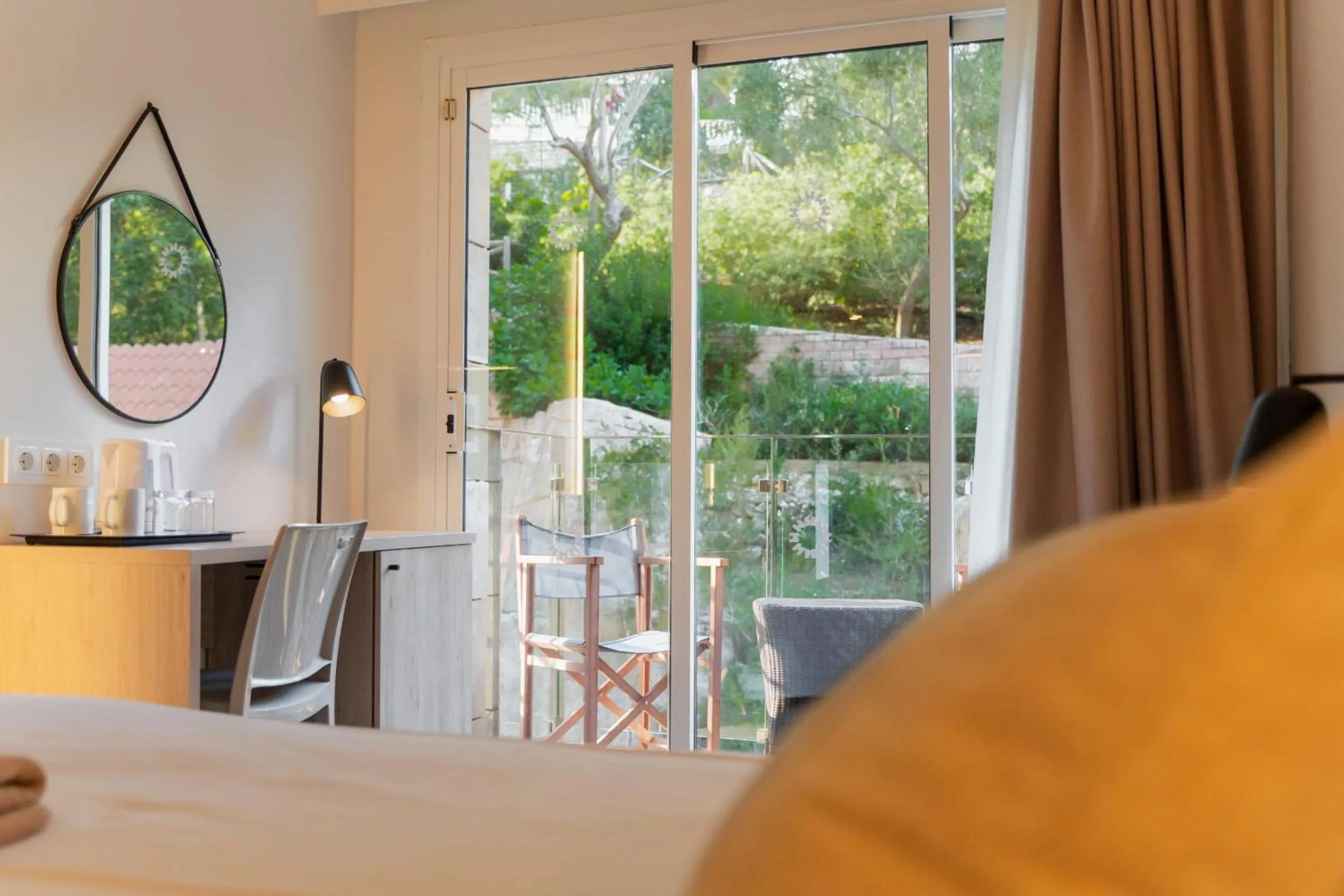 Balcony/Terrace, Bed in Minura Cala Galdana & Apartamentos d'Aljandar