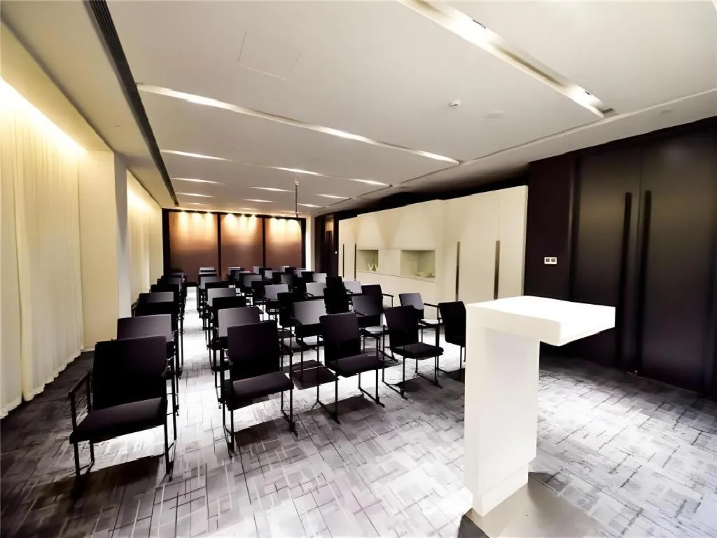 Jinjiang Metropolo Shanghai Xujiahui Nanhuating Hotel