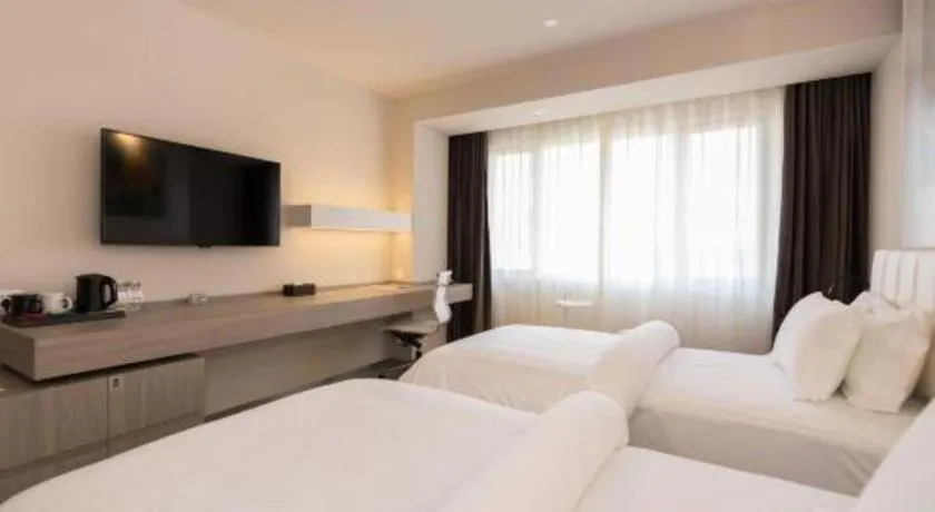 Bed in Jinjiang Metropolo Shanghai Xujiahui Nanhuating Hotel