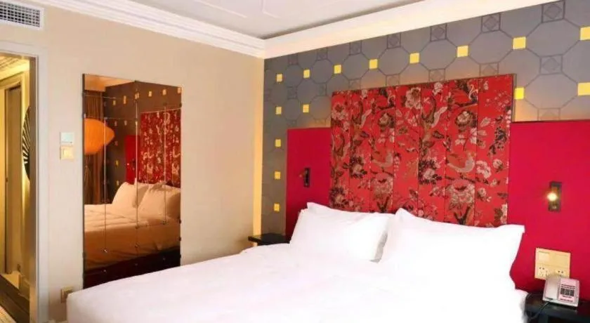 Bed in Jinjiang Metropolo Shanghai Xujiahui Nanhuating Hotel