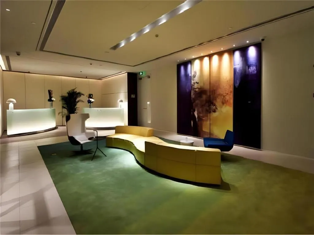 Jinjiang Metropolo Shanghai Xujiahui Nanhuating Hotel