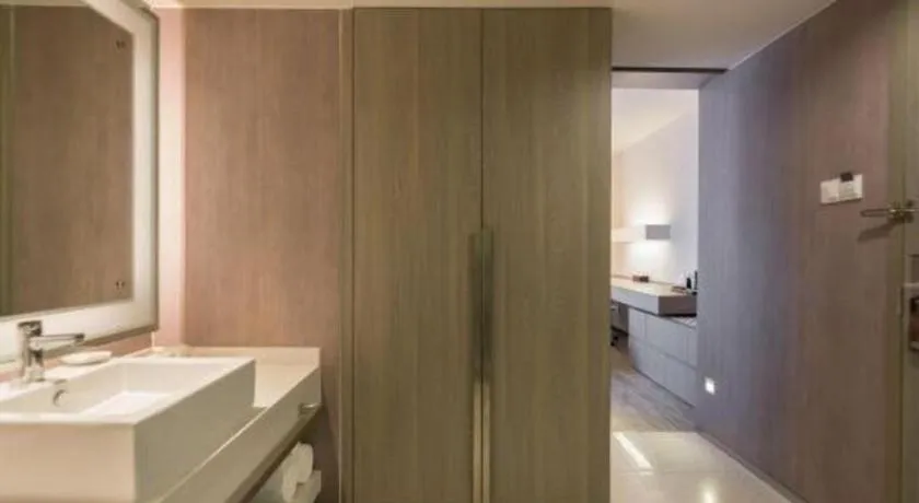 Jinjiang Metropolo Shanghai Xujiahui Nanhuating Hotel