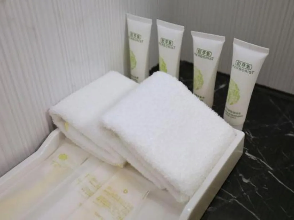 Bed in Jinjiang Metropolo Shanghai Xujiahui Nanhuating Hotel