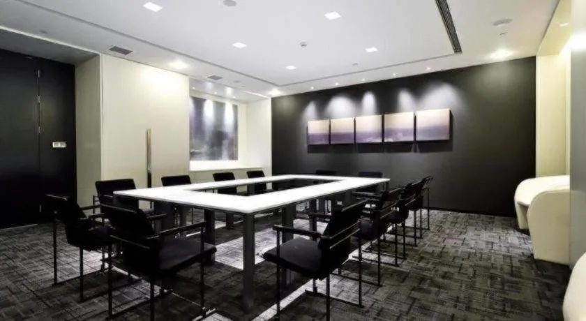 Jinjiang Metropolo Shanghai Xujiahui Nanhuating Hotel