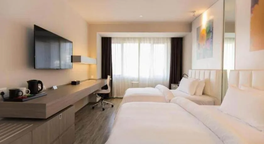 Bed in Jinjiang Metropolo Shanghai Xujiahui Nanhuating Hotel