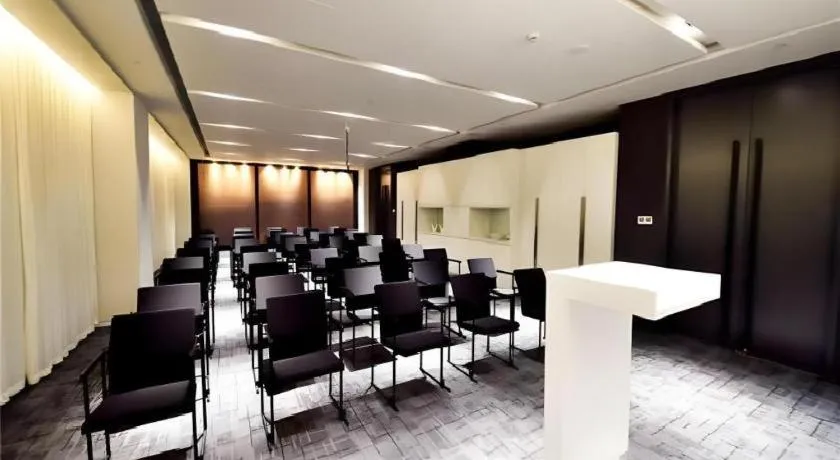 Jinjiang Metropolo Shanghai Xujiahui Nanhuating Hotel