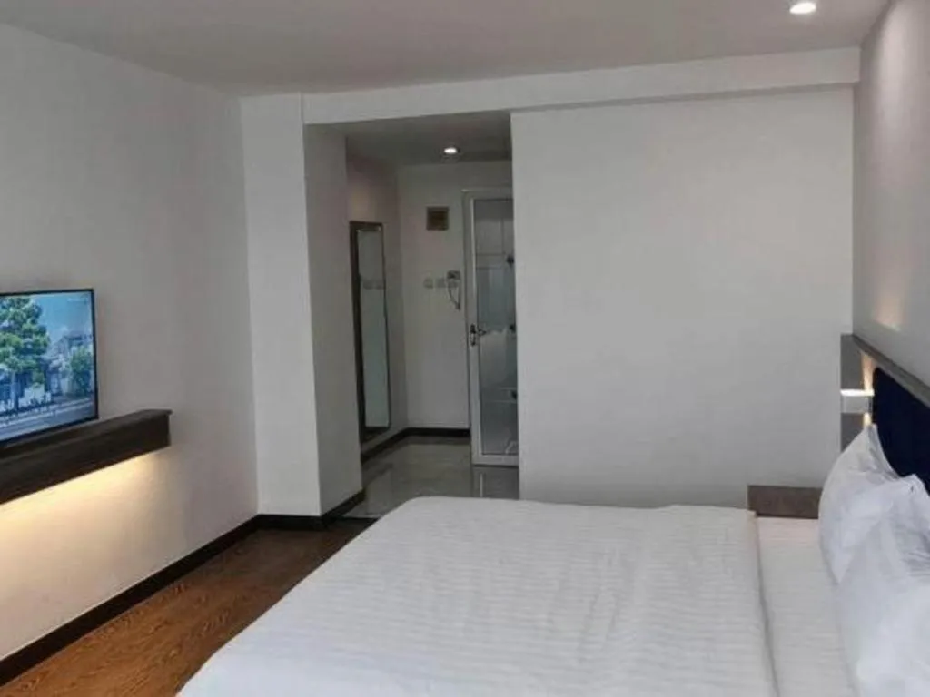 Bed in 7 Days Inn Lvliang Bus Terminal