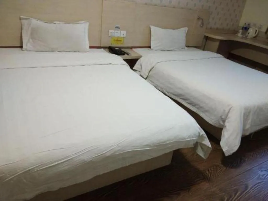 Bed in 7 Days Inn Lvliang Bus Terminal