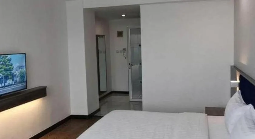 Bed in 7 Days Inn Lvliang Bus Terminal