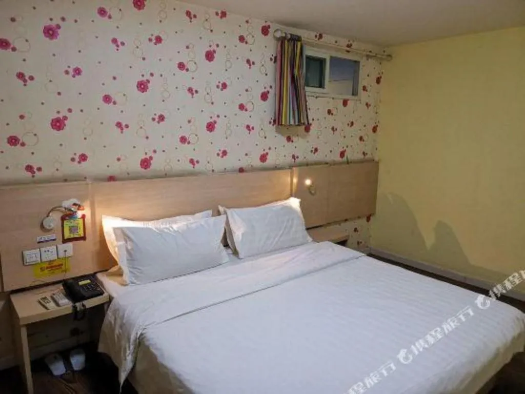 Bed in 7 Days Inn Lvliang Bus Terminal