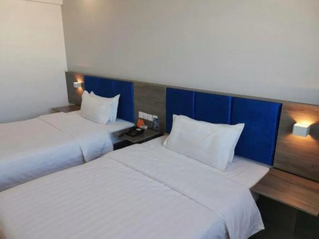 Bed in 7 Days Inn Lvliang Bus Terminal