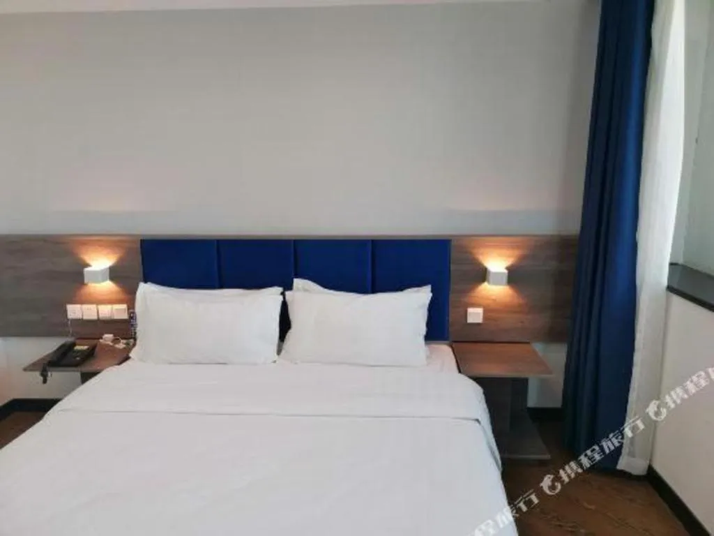 Bed in 7 Days Inn Lvliang Bus Terminal