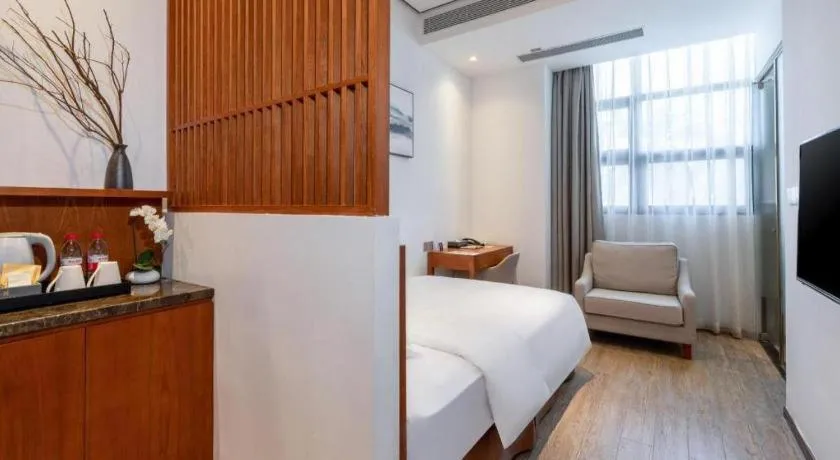 Bed in H Life Hotel (Shenzhen Sea World Branch)