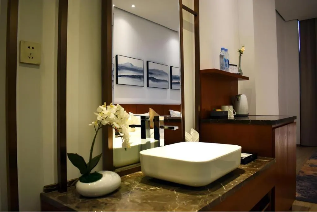 H Life Hotel (Shenzhen Sea World Branch)