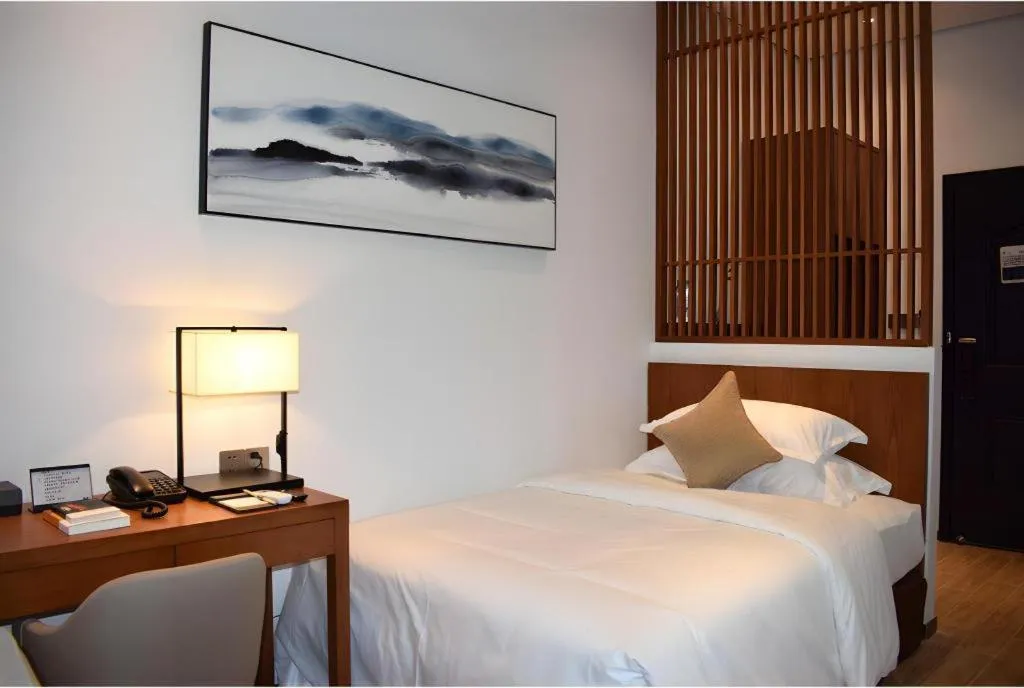 Bed in H Life Hotel (Shenzhen Sea World Branch)