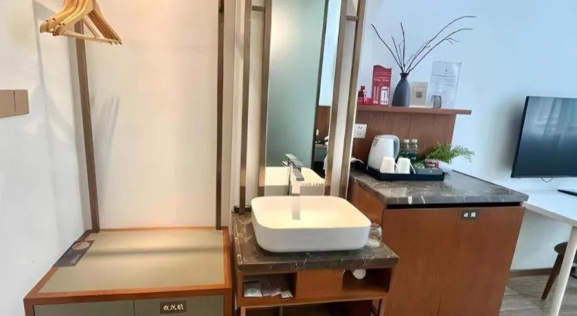 H Life Hotel (Shenzhen Sea World Branch)