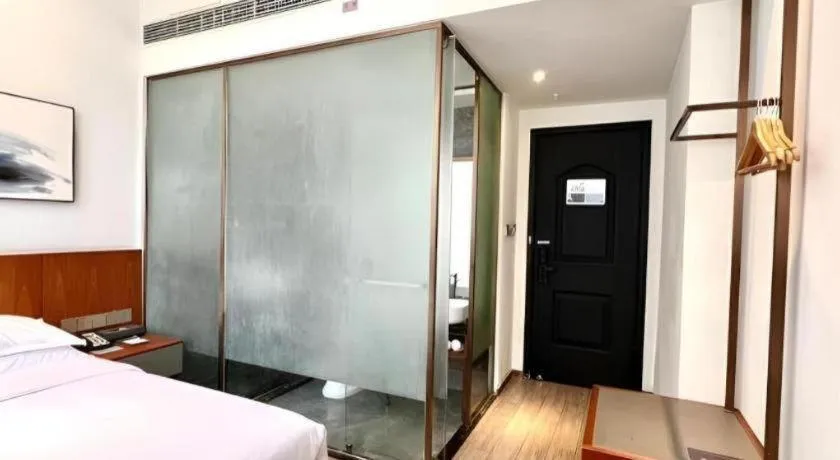 Bed in H Life Hotel (Shenzhen Sea World Branch)