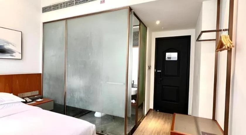 Bed in H Life Hotel (Shenzhen Sea World Branch)