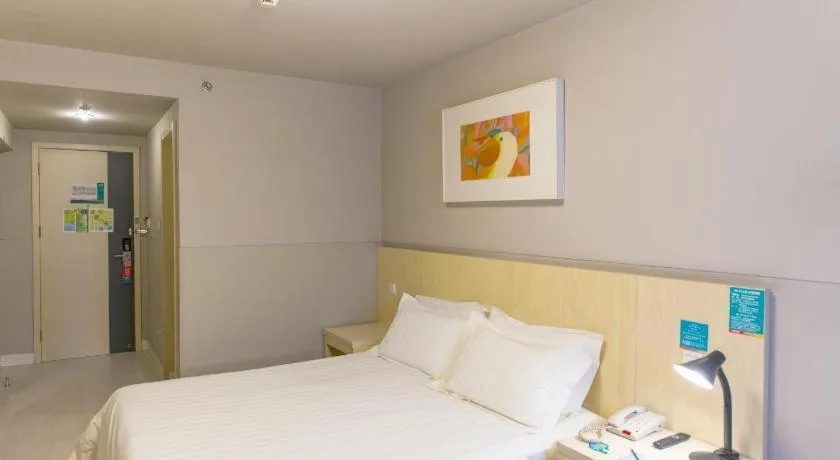 Bed in Jinjiang Inn Style Xinyang Railway Station Tianrun Plaza