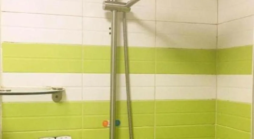 7 Days Premium JiNan Jingshi Road Qilu Children's Hospital Exhibition Center