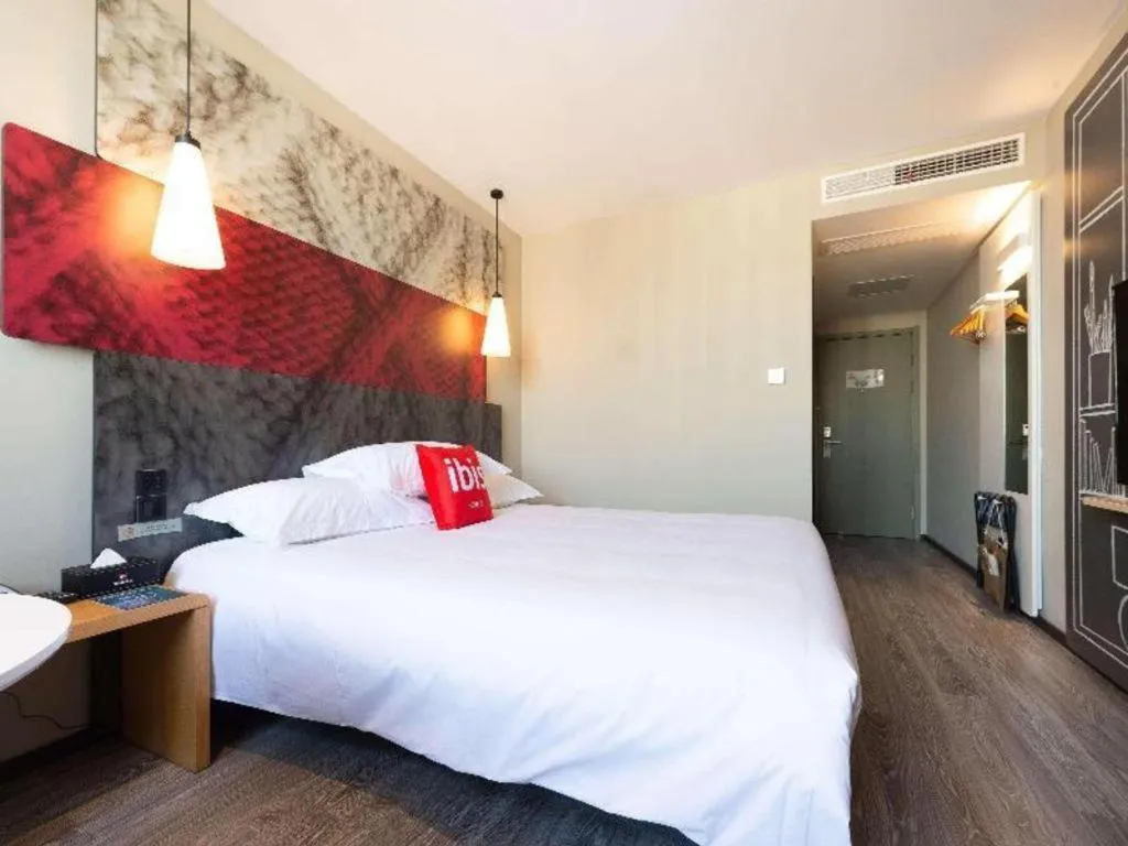 Bed in Ibis Lianyungang Guanyun County Downtown Hotel Hotel