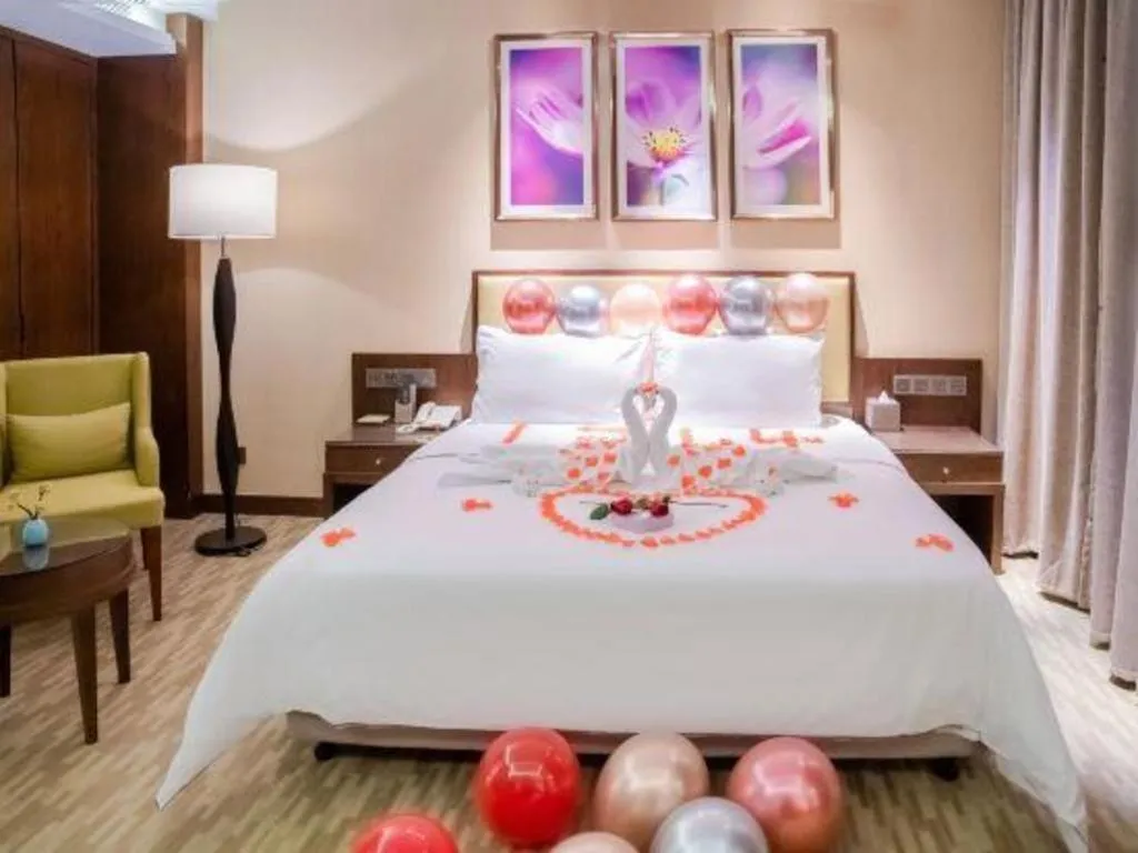 Bed in New Regent Hotel