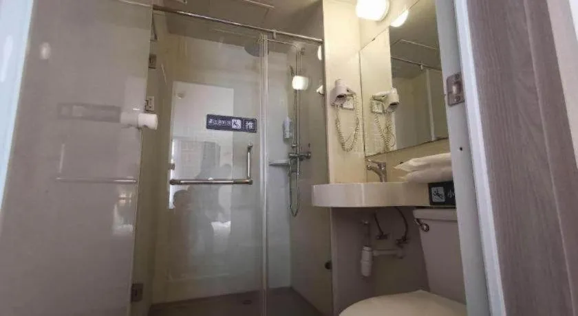 7 Days Premium·Tianjin Gulou Metro Station Joy City