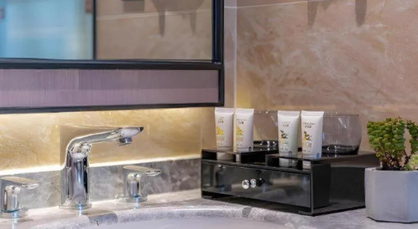 GreenTree Eastern Dali Railway Station Hotel