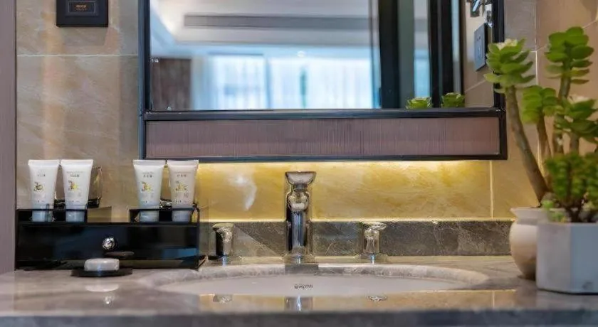 GreenTree Eastern Dali Railway Station Hotel