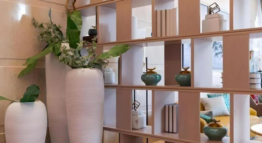 GreenTree Eastern Dali Railway Station Hotel