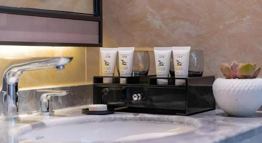 GreenTree Eastern Dali Railway Station Hotel