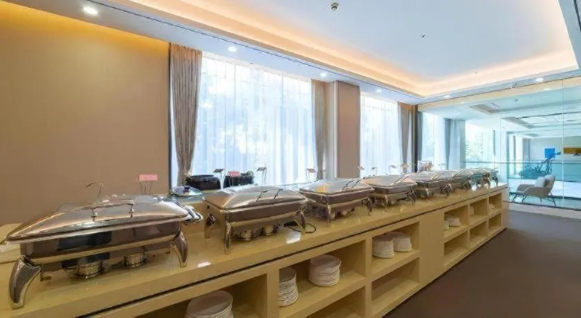 GreenTree Eastern Dali Railway Station Hotel