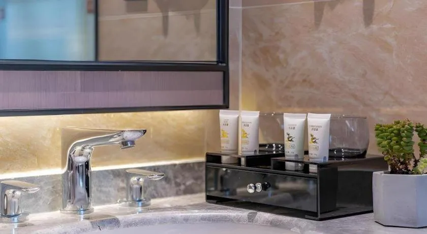 GreenTree Eastern Dali Railway Station Hotel