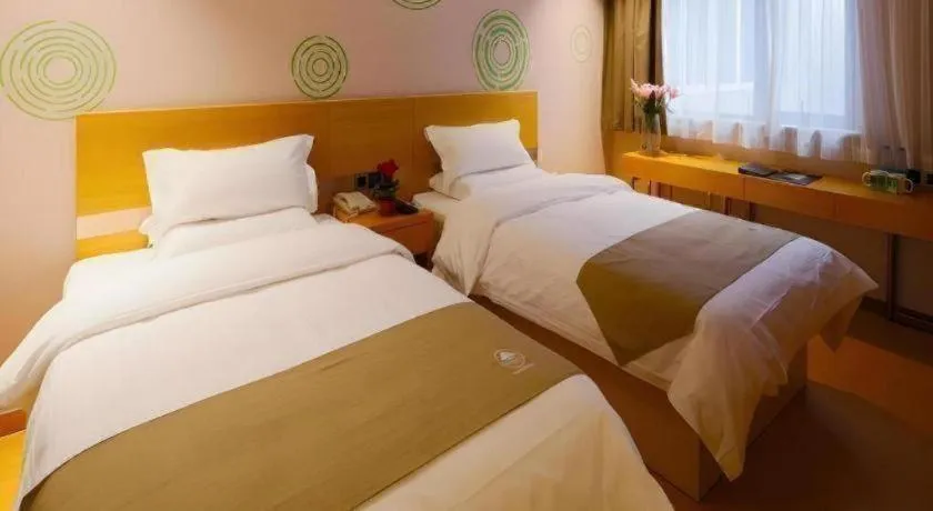Bed in GreenTree Inn Shanghai Railway Station Macao Road