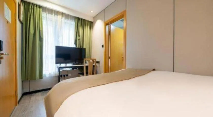 Bed in GreenTree Inn Shanghai Railway Station Macao Road