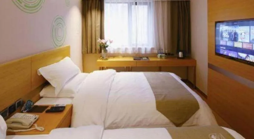 Bed in GreenTree Inn Shanghai Railway Station Macao Road