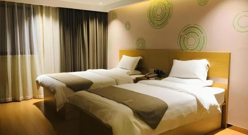 Bed in GreenTree Inn Shanghai Railway Station Macao Road