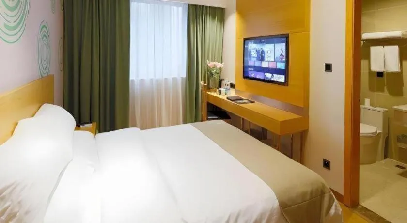 Bed in GreenTree Inn Shanghai Railway Station Macao Road
