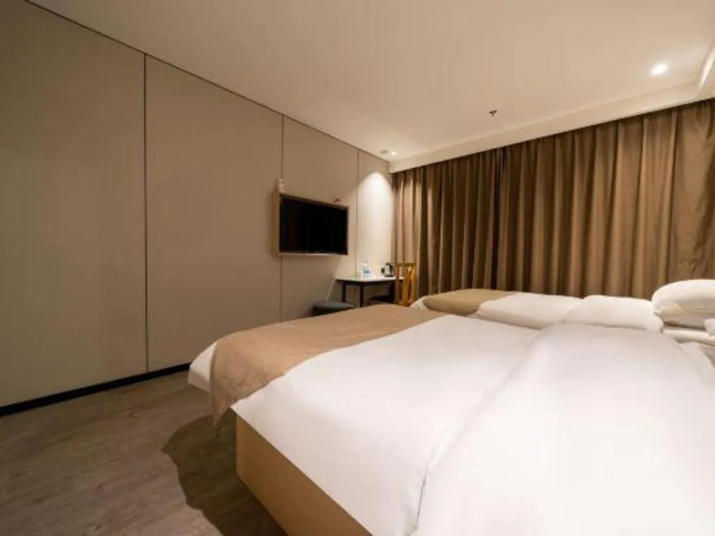 Bed in GreenTree Inn Shanghai Railway Station Macao Road