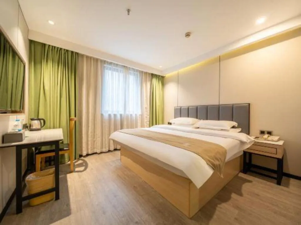 Bed in GreenTree Inn Shanghai Railway Station Macao Road