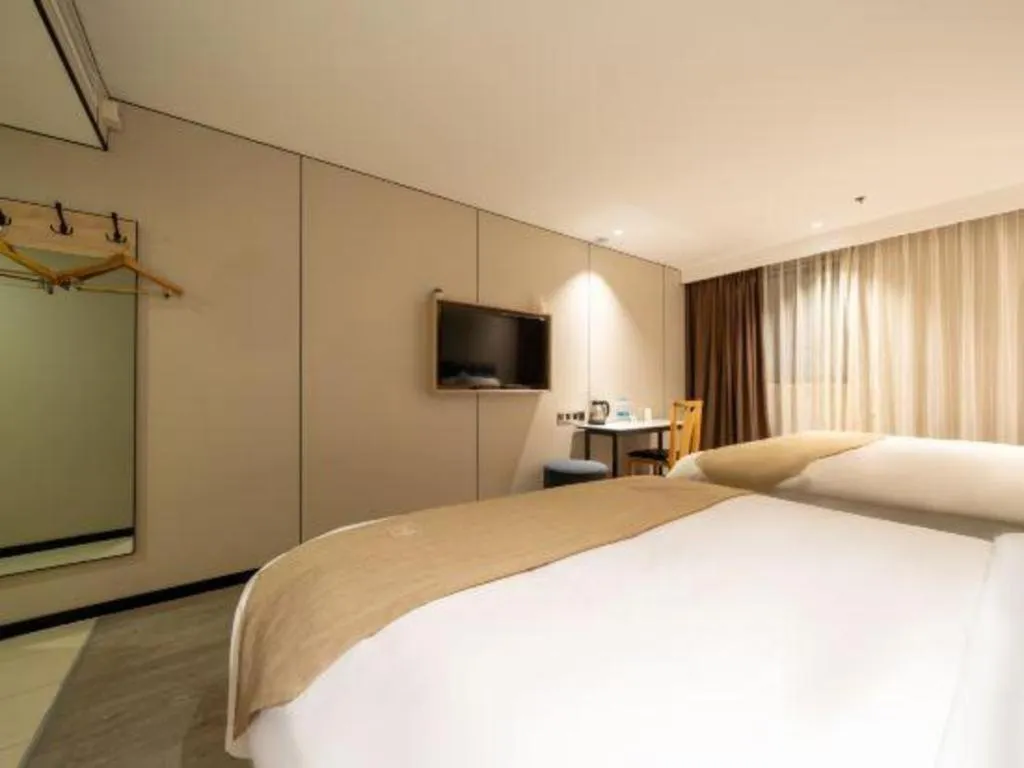 Bed in GreenTree Inn Shanghai Railway Station Macao Road