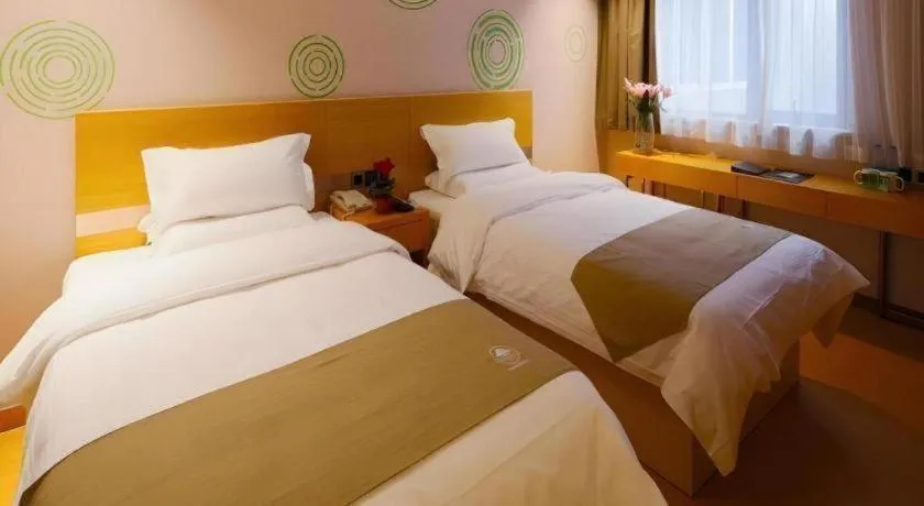 Bed in GreenTree Inn Shanghai Railway Station Macao Road