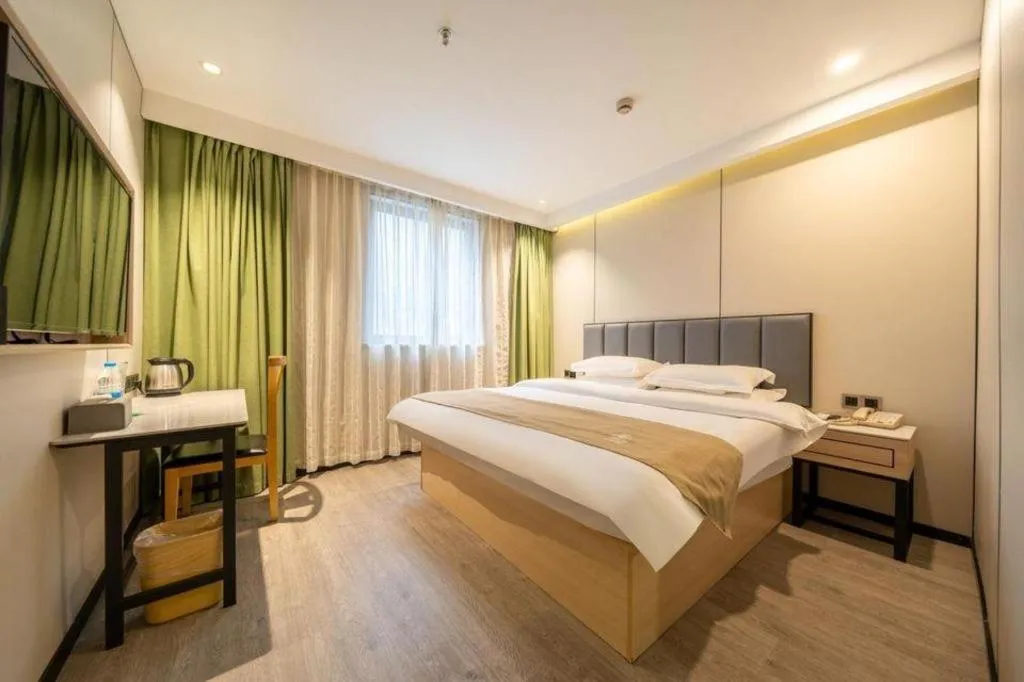 Bed in GreenTree Inn Shanghai Railway Station Macao Road