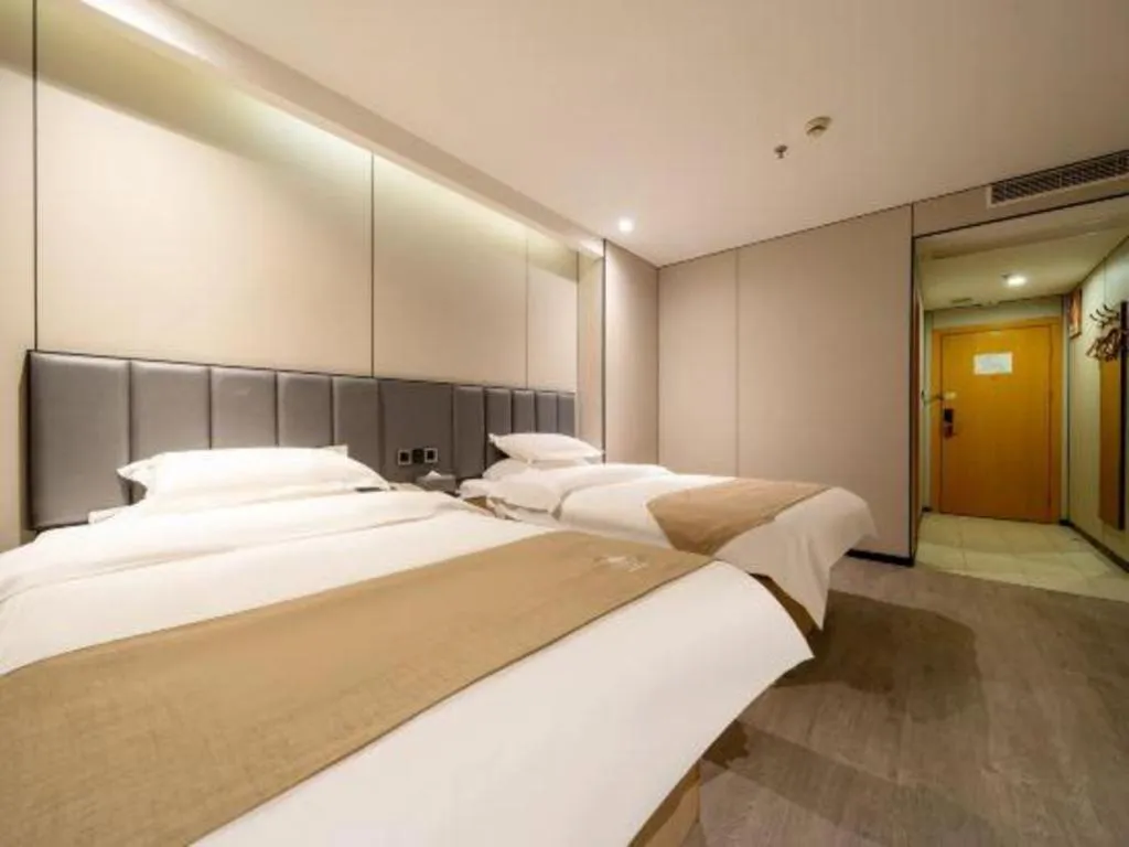 Bed in GreenTree Inn Shanghai Railway Station Macao Road