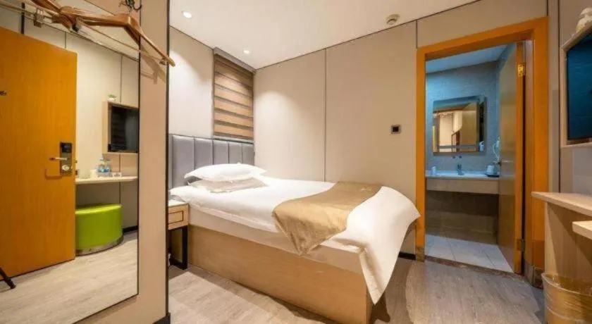 Bed in GreenTree Inn Shanghai Railway Station Macao Road