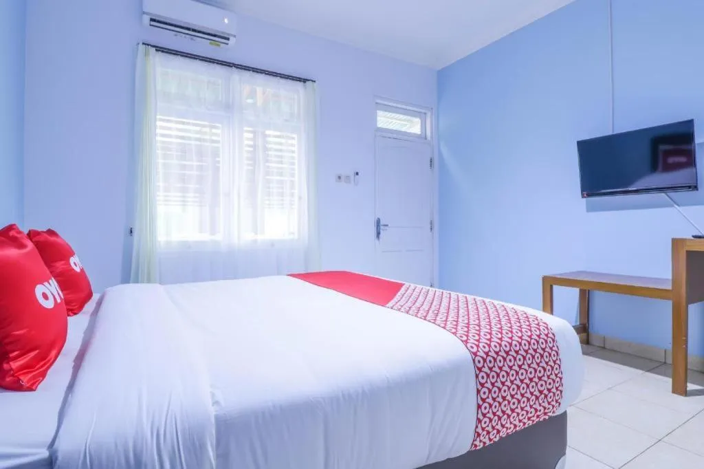 Bed in OYO 1755 De'balcon Accomodation Near Ngurah Rai Airport