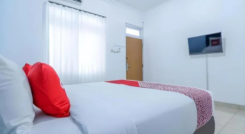 Bed in OYO 1755 De'balcon Accomodation Near Ngurah Rai Airport