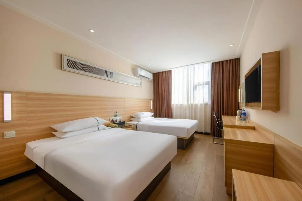 Bed in City Comfort Inn Zhanjiang Shimao Building Chikan Old Street