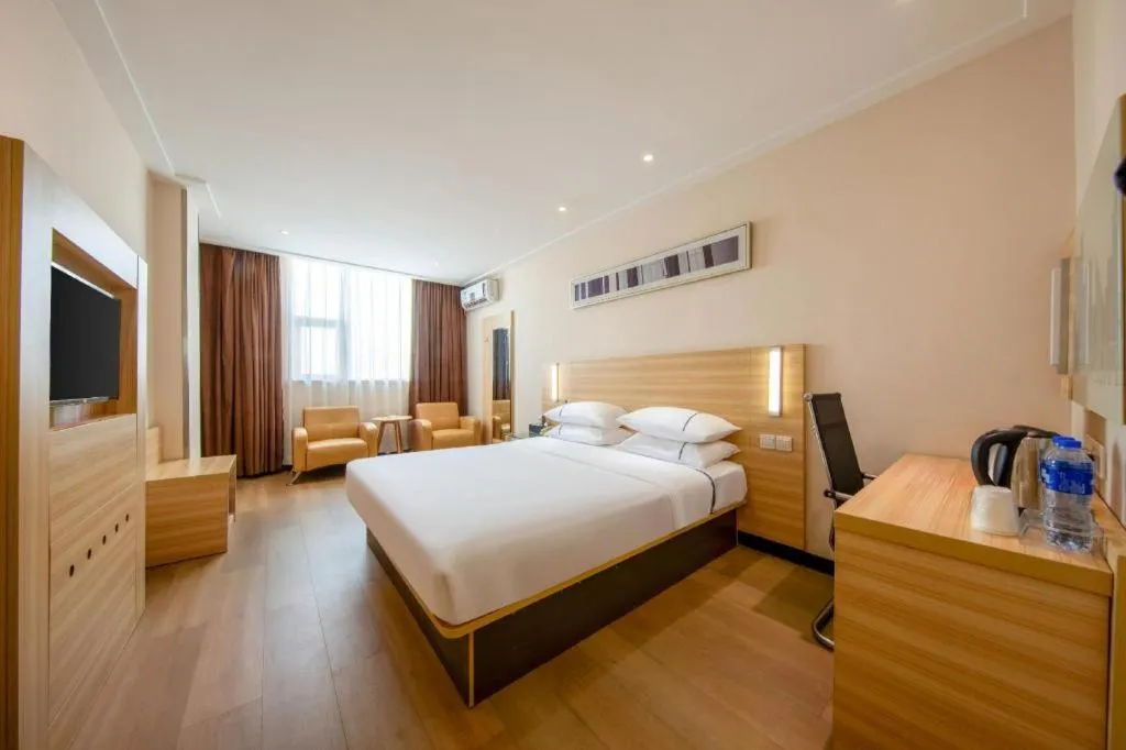 Bed in City Comfort Inn Zhanjiang Shimao Building Chikan Old Street